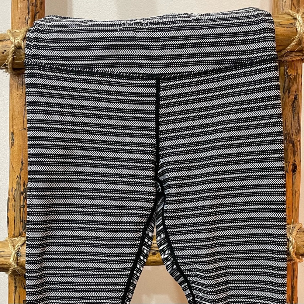 Zyia Leggings - Picture 2 of 2